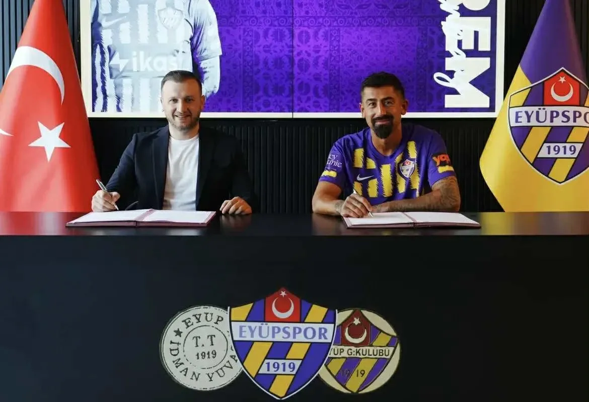 "Qalatasaray"ın keçmiş futbolçusu "Eyüpspor"da